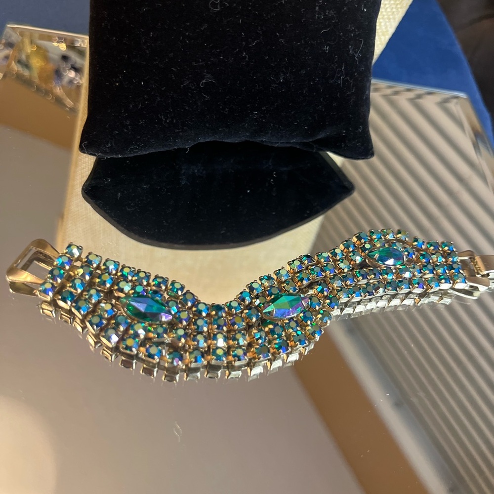 Vintage Elegant Blue, Green, and Gold Tone Bracelet - Picture 3 of 6
